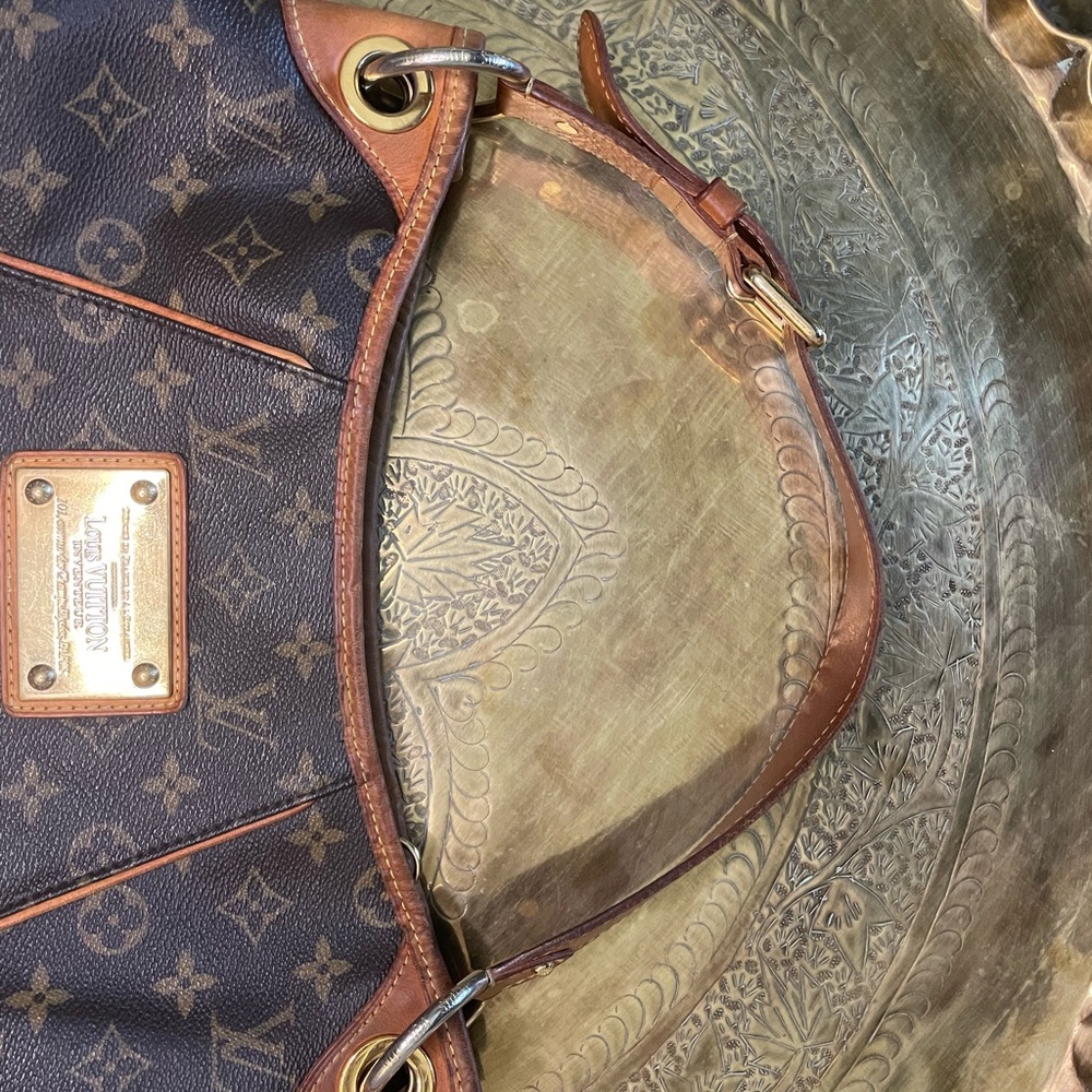 Louis Vuitton Galliera PM Bag – Monogram Canvas - Picture 4 of 9